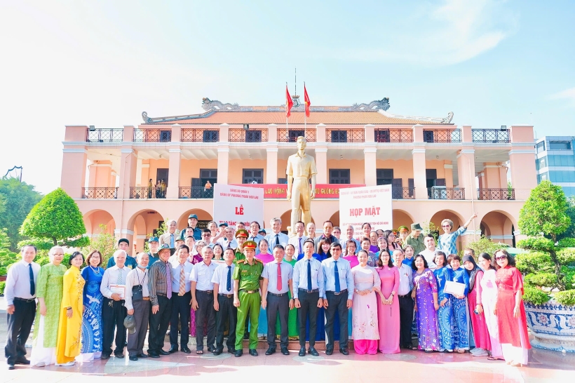 PHƯỜNG PHẠM NGŨ LÃO TỔ CHỨC HỌP MẶT KỶ NIỆM 135 NĂM NGÀY SINH CHỦ TỊCH HỒ CHÍ MINH VÀ  LỄ TRAO TẶNG HUY HIỆU ĐẢNG 