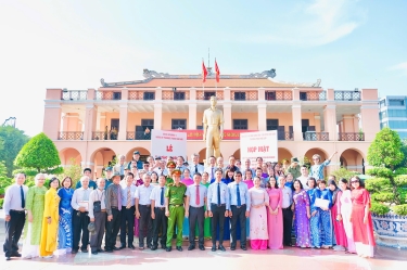 PHƯỜNG PHẠM NGŨ LÃO TỔ CHỨC HỌP MẶT KỶ NIỆM 135 NĂM NGÀY SINH CHỦ TỊCH HỒ CHÍ MINH VÀ  LỄ TRAO TẶNG HUY HIỆU ĐẢNG 