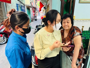 PHƯỜNG PHẠM NGŨ LÃO TỔ CHỨC TUYÊN TRUYỀN, HƯỚNG DẪN NGƯỜI DÂN CÀI ĐẶT VÀ SỬ DỤNG ỨNG DỤNG “CÔNG DÂN SỐ THÀNH PHỐ HỒ CHÍ MINH”